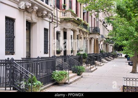 New York City, Vereinigte Staaten - alte Stadthäuser in Upper West Side Viertel von Manhattan. Stockfoto