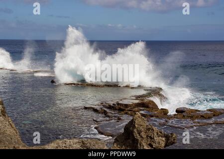 Mapu ein vaea oder "Pfeifen des Edlen' sind natürliche Lunkern auf der Insel Tongatapu, Tonga Stockfoto