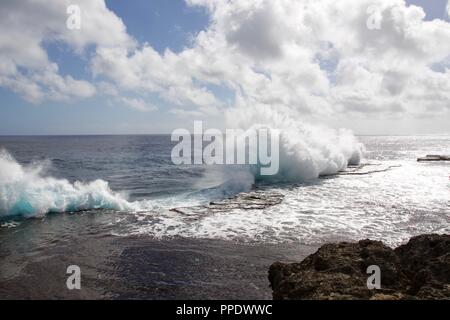 Mapu ein vaea oder "Pfeifen des Edlen' sind natürliche Lunkern auf der Insel Tongatapu, Tonga Stockfoto