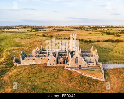 Gegründet 1351 und in der Nähe von Headford in der Grafschaft Galway, Ross Errilly Friary befindet sich eine der am besten erhaltenen mittelalterlichen monastischen Websites in in Irland. Stockfoto