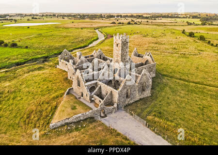 Gegründet 1351 und in der Nähe von Headford in der Grafschaft Galway, Ross Errilly Friary befindet sich eine der am besten erhaltenen mittelalterlichen monastischen Websites in in Irland. Stockfoto