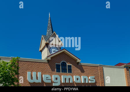 Hunt Valley, MD, USA - 9. Juli 2017: Store Eingang der Wegmans, eine privat gehaltene amerikanische Supermarktkette. Wegmans hat fast 100 Geschäfte in der Mitte Stockfoto