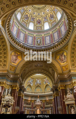 Innere der St.-Stephans-Basilika, eine klassizistische Römisch-katholische Basilika in Budapest, Ungarn. Es ist zu Ehren des Stephanus, der erste König von H benannt Stockfoto