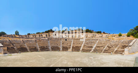 Panoramablick auf die Überreste des Amphitheaters von Halikarnassos. Bodrum, Provinz Mugla, Türkei. Stockfoto