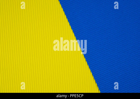 Blau und Gelb Wellpappe Textur, verwenden Sie für den Hintergrund. Lebendige Farben mit Kopie Platz für Text oder ein Objekt hinzufügen. Stockfoto