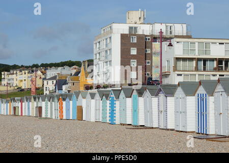 Umkleidekabinen am Strand in der Stadt von Seaton in East Devon Stockfoto