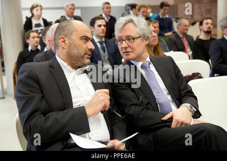 Abschlussveranstaltung des Bayerischen Israel Partnerschaft Accelerator (Bipa) im Strascheg Center für Entrepreneurship an Hessstrasse 89. Auf der linken Seite, Dr. Dan Shaham, Generalkonsul des Staates Israel, rechts Dr. Klaus-Peter Potthast, vom Bayerischen Staatsministerium für Wirtschaft und Medien, Energie und Technologie. Stockfoto