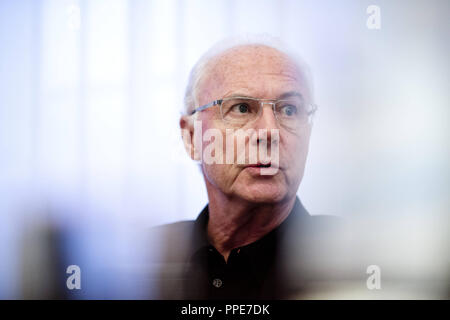 Franz Beckenbauer in einem Interview mit der Sueddeutschen Zeitung über die Vergabe der WM 2006 nach Deutschland. Stockfoto