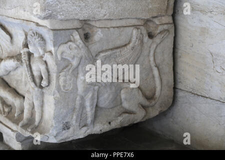 Italien. Pisa. Campo Santo Region Toskana. Römischer Sarkophag. Detail der Erleichterung. Griffin (legendäre Kreatur). Stockfoto