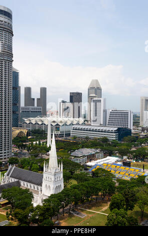 Luftaufnahme von St. Andrew's Cathedral, die Padang, das Swissotel Stamford Tower und der Innenstadt von Singapur Republik Singapur Asien Stockfoto