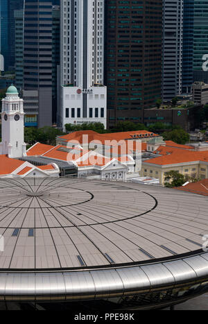 Luftaufnahme des alten und des neuen Obersten Gerichtshofs Gebäude mit Asian Civilisations Museum und das Bankenviertel in der Innenstadt von Singapur Asien Stockfoto