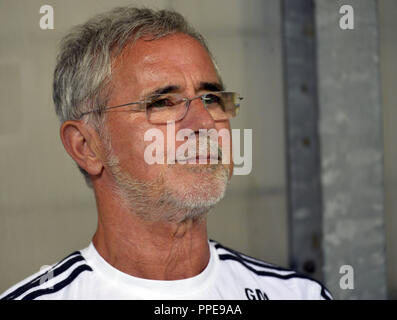 Gerd Müller, ehemaliger professioneller Fußballspieler, jetzt ein behilflicher Trainer der Regionalliga team FC Bayern München II, dargestellt an der Derby Spiel in der Regionalliga Süd zwischen dem FCB II und TSV 1860 München in das städtische Stadion in der gruenwalder Straße in München. Stockfoto