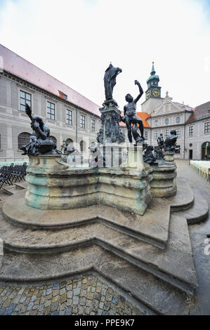 Die Wittelsbacher Brunnen im Brunnenhof (Innenhof mit Springbrunnen) in der Residenz in München. Stockfoto