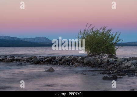 Sonnenuntergang am Nahuel Huapi See in San Carlos de Bariloche, Argentinien. Patagonien Stockfoto