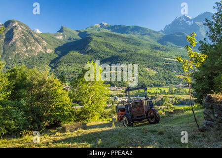 Eine Pause während der Hay Making auf der Farm Les Granges im Aostatal Stockfoto