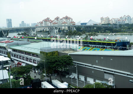 Luftaufnahme der Ständigen Haupttribüne und Garage in den Gruben der FI-Grand Prix von Singapur Nacht Rennen von der Singapore Flyer Singapur Stockfoto