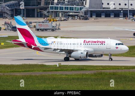 Stuttgart, Deutschland - 21. Mai 2018: Eurowings Airbus A319 Flugzeug auf dem Flughafen Stuttgart in Deutschland. | Verwendung weltweit Stockfoto