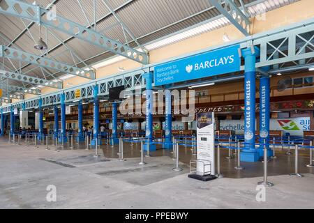 Mahe, Seychellen - November 24, 2017: Der Check-in am internationalen Flughafen der Seychellen (SEZ) in den Seychellen. | Verwendung weltweit Stockfoto