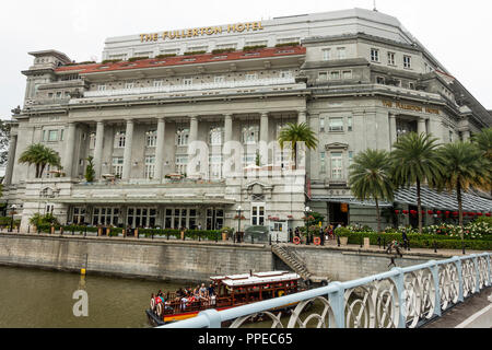 Die luxuriösen Fullerton Hotel mit Blick auf die Marina Bay und den Singapore River in Singapur Republik Singapur Asien Stockfoto