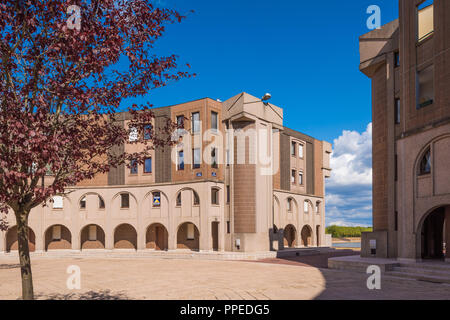 Saint-Quentin-en-Yvelines, Ricardo Bofill, Les Arcades du Lac und Le Viaduc um Bassin de La Sourderie Stockfoto