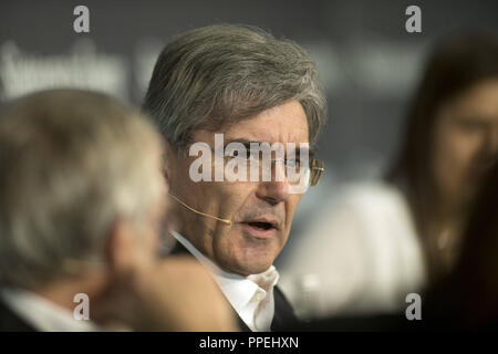 Joe Kaeser, Manager und Vorsitzender des Vorstands der Siemens AG, auf dem Wirtschaftsgipfel der Sueddeutschen Zeitung im Hotel Adlon in Berlin. Stockfoto