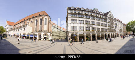 Panorama von der Fußgängerzone, Neuhauser Straße mit der St. Michael Kirche und die Kaufingerstraße mit dem Hirmer Clothing Store und die Ansicht der Augustinerstraße mit der Polizei München an der Ettstrasse. Stockfoto