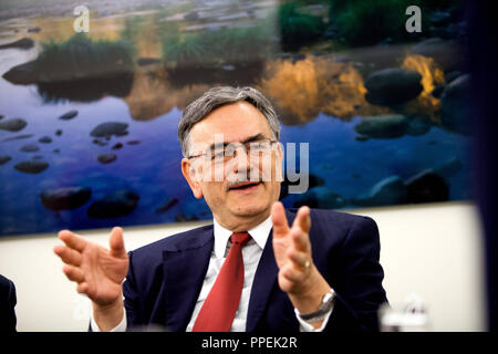 Nach sieben Jahren Planung und Bau, das neue Forschungszentrum des Deutschen Herzzentrums München (DHM) ist die Öffnung in der Lazarettstrasse. Im Bild Wolfgang A. Herrmann, Präsident der Technischen Universität München (TUM). Stockfoto