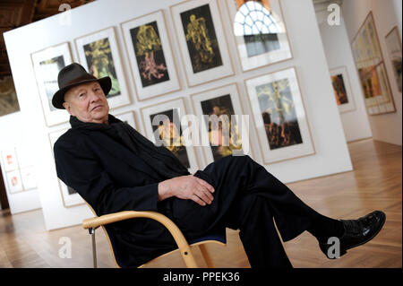 Der deutsche Künstler Georg Baselitz präsentiert eine Ausstellung seiner Drucke aus den Jahren 1995-2015 im Festsaal des Schloss Dachau. Stockfoto