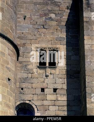 VENTANA GEMINADA DEL CONVENTO DE SAN BENITO - SIGLO XVI. Lage: CONVENTO DE SAN BENITO. Alcantara. CACERES. Spanien. Stockfoto