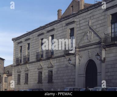 FACHADA DEL PALACIO ARZOBISPAL DE SEGOVIA CONSTRUIDO EIN FINALES DEL XVI Y RESTAURADO EN EL XVIII. Lage: PALACIO EPISCOPAL. SEGOVIA. Spanien. Stockfoto