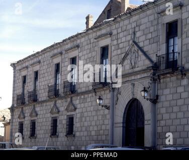 FACHADA DEL PALACIO ARZOBISPAL DE SEGOVIA CONSTRUIDO EIN FINALES DEL XVI Y RESTAURADO EN EL XVIII. Lage: PALACIO EPISCOPAL. SEGOVIA. Spanien. Stockfoto