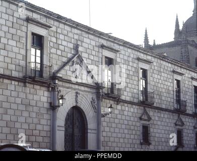 FACHADA DEL PALACIO ARZOBISPAL DE SEGOVIA CONSTRUIDO EIN FINALES DEL XVI Y RESTAURADO EN EL XVIII. Lage: PALACIO EPISCOPAL. SEGOVIA. Spanien. Stockfoto