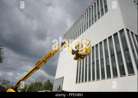 Website des NS-Dokumentationszentrum (Dokumentationszentrum für die Geschichte des Nationalsozialismus) in der Brienner Straße in der Nähe der Königsplatz. Stockfoto