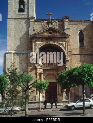 IGLESIA DE SANTA MARIA DE LA ASUNCIÓN - SIGLO XVI-EXCOLEGIATA. Lage: Iglesia de Nuestra Señora de la Asunción. Roa. BURGOS. Spanien. Stockfoto