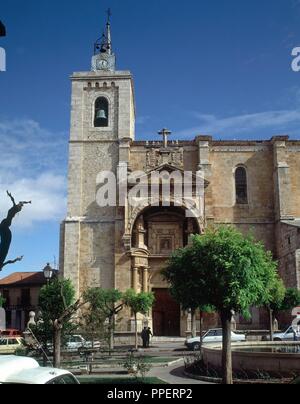 IGLESIA DE SANTA MARIA DE LA ASUNCIÓN - SIGLO XVI-EXCOLEGIATA. Lage: Iglesia de Nuestra Señora de la Asunción. Roa. BURGOS. Spanien. Stockfoto