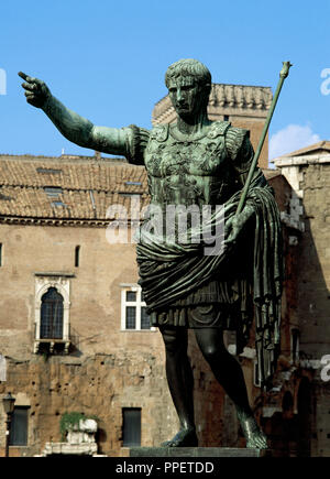 OCTAVIO AUGUSTO (Gaius Julius Caesar Octavianus) (61 aC-14 dC). Primer emperador Romano e hijo adoptivo de César. (S. Ich aC-S. I). Estatua de Roma, Italia. Stockfoto