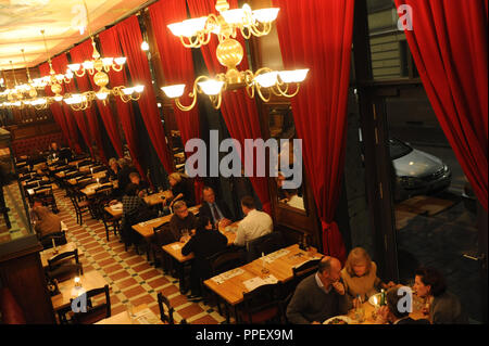 Das italienische Restaurant "XII Apostel" am Thierschplatz 6 im Lehel. Stockfoto