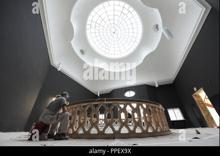 Website besuchen: Der medizinische Lesesaal der Ludwig Maximilian Universität in einem denkmalgeschützten Gebäude am Beethovenplatz wird gerade komplett renoviert. Stockfoto