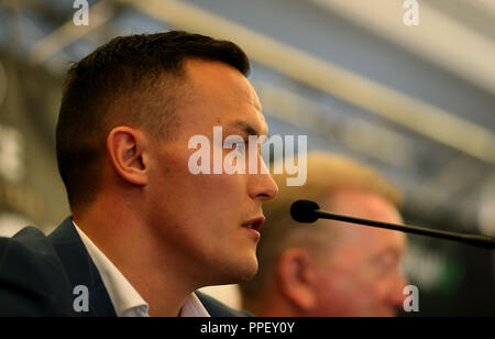 Josh Warrington während der Pressekonferenz im Grosvenor House, London. DRÜCKEN SIE VERBANDSFOTO. Bilddatum: Dienstag, 25. September 2018. Siehe PA Story Boxing London. Bildnachweis sollte lauten: Steven Paston/PA Wire. Stockfoto