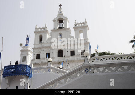 Indien, Goa, Panaji, Panjim, Kirche Unserer Lieben Frau der Unbefleckten Empfängnis mit der typisch portugiesischen Fassade ist eine der ältesten Kirchen in Goa., 07.12.2011 Stockfoto