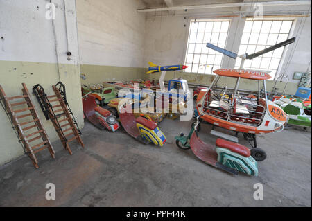 Die zerlegt Kinder Karussell in der ehemaligen Werkstatt der Deutschen Schlafwagen Gesellschaft bei Brunhamstrasse 19 in Neuaubing. Stockfoto