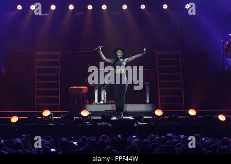 Alicia Keys live in der Olympiahalle in München. Stockfoto