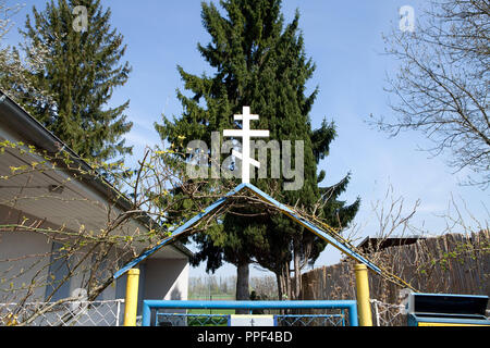 Eingang der Russischen Orthodoxen Kirche in Ludwigsfeld im Norden von München. Stockfoto