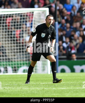 Schiedsrichter Michael Oliver während der Premier League Match zwischen den Tottenham Hotspur und Liverpool im Wembley Stadion, London, 15 September 2018 Editorial nur verwenden. Kein Merchandising. Für Fußball Bilder FA und Premier League Einschränkungen Inc. kein Internet/Mobile Nutzung ohne fapl Lizenz - für Details Kontakt Fußball Dataco Stockfoto