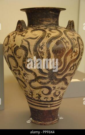 Mykenische kunst Kreta. Vase mit zoomorphen Dekoration auf drei großen Octopus. Im Grab 2 mykenische Friedhof von prosymna Argiva gefunden. Im 15. Jahrhundert v. Chr. datiert. Nationalen Archäologischen Museum. Athen. Griechenland. Stockfoto