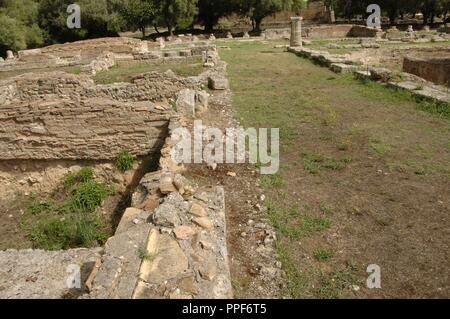 Griechische Kunst. Das leonidaion. Unterkunft für Sportler, die sich an die Olympischen Spiele in Olympia. Es wurde um 330 v. Chr. errichtet und finanziert und von Leonidas von Naxos. Olympia. Griechenland. Stockfoto