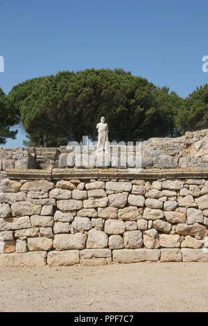 Griechische Kunst. emporion (ampurias). Griechische Kolonie von den Griechen von Foci, 570 v. Chr. gegründet wurde. Statue von Asklepios. Gott der Medizin. Neapolis. In der Provinz Girona. Katalonien. Spanien. Europa. Stockfoto