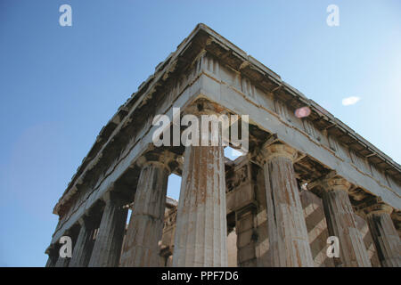 Griechische Art Tempel des Hephaistos oder theseion. Die dorischen Tempel, der am westlichen Ende der Agora steht, auf dem Hügel von Agoraios Kolonos. Errichtet von dem Architekten Ictinos (449-415 v. Chr.). Agora von Athen. Attika. Griechenland. Europa. Stockfoto