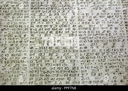 Cuneiform Tablet. König Glaubensanfechtungen II. (630-562 v. Chr.). Chaldäischen Dynastie. Detail. Ausstellung im Louvre Museu. Paris. Frankreich.