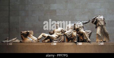 Parthenon. Ostgiebel. Helios Pferde und Dionysos, Demeter und Kore, Artemis. Akropolis, Athen. 438-432 V. CHR.. Marmor. British Museum. London. England. Vereinigtes Königreich. Stockfoto